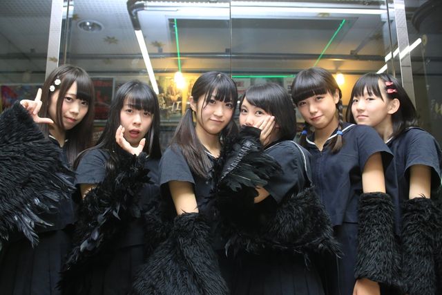 アイドルグループ・BELLRING少女ハート、劇中衣装で公開初日を祝う！写真ギャラリー（6枚目）