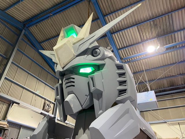制作中の実物大νガンダム「RX-93ffνガンダム」（3枚目）