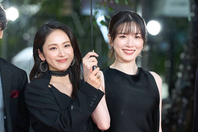 レッドカーペットで仲よくくっつく永野芽郁＆平祐奈：フォトギャラリー