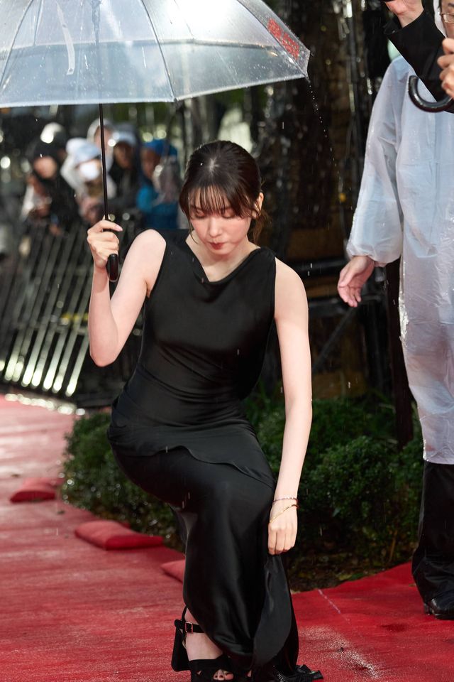 レッドカーペットで仲よくくっつく永野芽郁＆平祐奈（9枚目）
