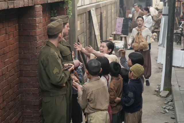 カタコトの英語で…「ブギウギ」第68回の場面写真：フォトギャラリー