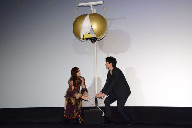 北川景子＆田中圭、笑顔で盛り上がる！『スマホを落としただけなのに』大ヒット御礼舞台あいさつ（4枚目）