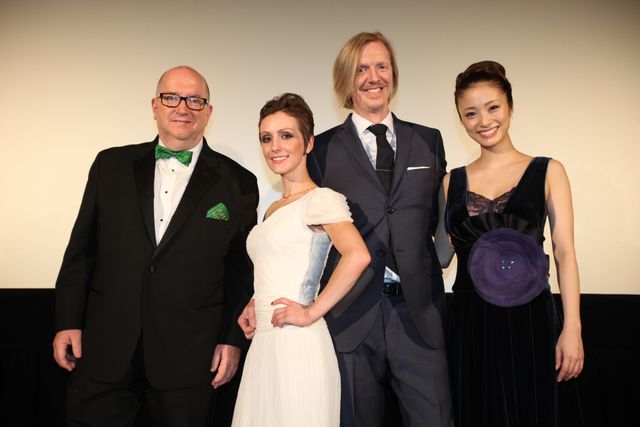 グリーンに映えるシックな出で立ちが目立つ、第21回～第25回に参加したスターたち（4枚目）