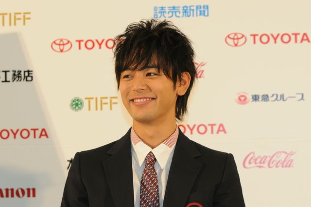 グリーンに映えるシックな出で立ちが目立つ、第21回～第25回に参加したスターたち（6枚目）