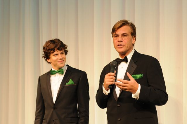 グリーンに映えるシックな出で立ちが目立つ、第21回～第25回に参加したスターたち（11枚目）