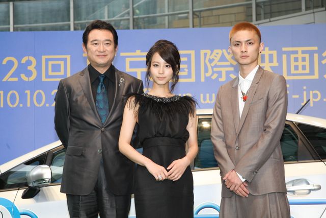 グリーンに映えるシックな出で立ちが目立つ、第21回～第25回に参加したスターたち（12枚目）