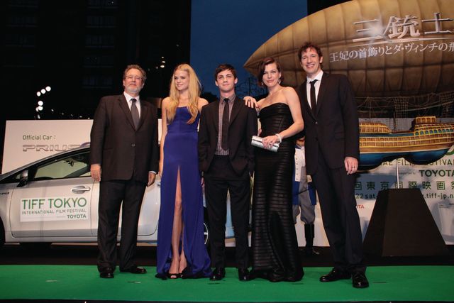 グリーンに映えるシックな出で立ちが目立つ、第21回～第25回に参加したスターたち（13枚目）