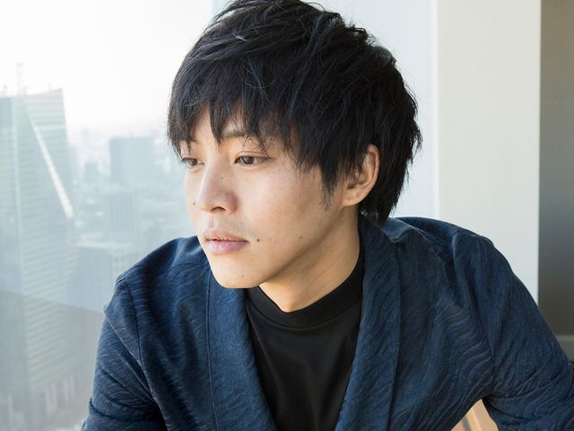 ホクロが妙に色っぽいドアップも【松坂桃李インタビューカット集】：フォトギャラリー