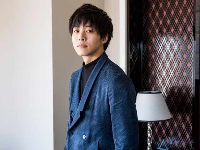 ホクロが妙に色っぽいドアップも【松坂桃李インタビューカット集】（5枚目）