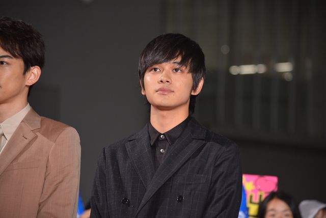 新田真剣佑、東出昌大＆北村匠海らと自撮り！『OVER DRIVE』スペシャルステージ＆完成披露舞台あいさつ（6枚目）