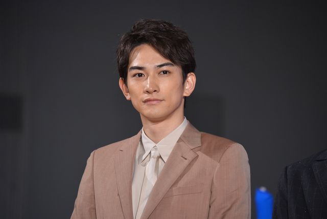 新田真剣佑、東出昌大＆北村匠海らと自撮り！『OVER DRIVE』スペシャルステージ＆完成披露舞台あいさつ（14枚目）