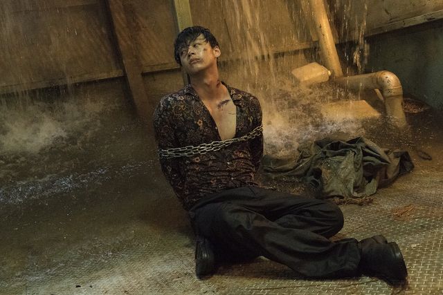 竹内涼真『太陽は動かない』傷だらけの劇中カット：フォトギャラリー