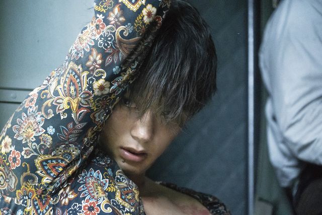 竹内涼真『太陽は動かない』傷だらけの劇中カット（2枚目）