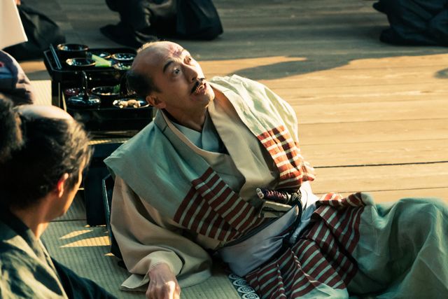 信長が光秀を滅多打ち！「どうする家康」緊迫の饗応シーン（2枚目）