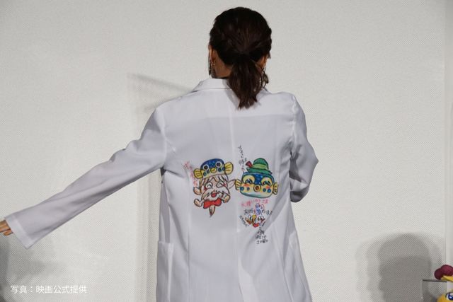 水瀬いのりの白衣姿！『驚き！海の生きもの超伝説　劇場版ダーウィンが来た！』公開記念舞台あいさつ：フォトギャラリー