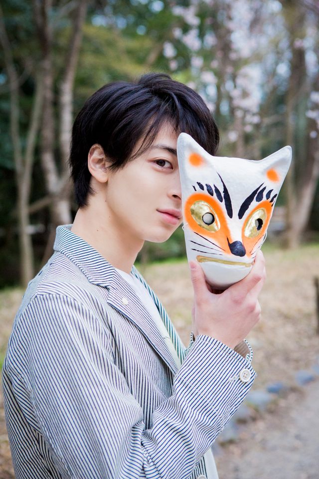 イケメン高杉真宙！ビジュアルブック「まひろさんぽ」フォトギャラリー（2枚目）