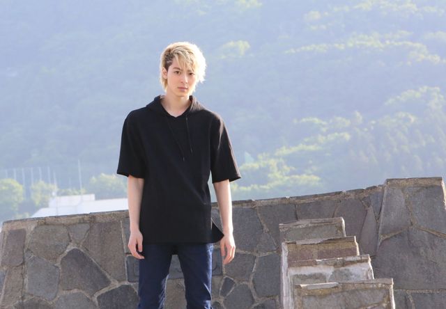 イケメン高杉真宙！ビジュアルブック「まひろさんぽ」フォトギャラリー（4枚目）