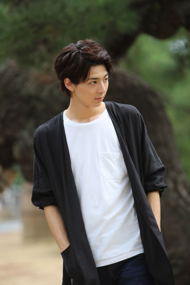 イケメン高杉真宙！ビジュアルブック「まひろさんぽ」フォトギャラリー（5枚目）