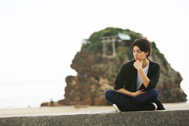 イケメン高杉真宙！ビジュアルブック「まひろさんぽ」フォトギャラリー（9枚目）