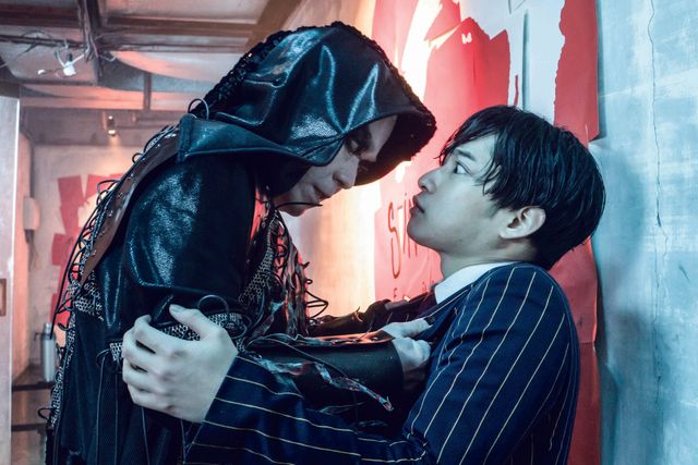 田中哲司のハゲた強面社長姿！【ほか計6枚】『音量を上げろタコ！なに歌ってんのか全然わかんねぇんだよ!!』場面写真（2枚目）