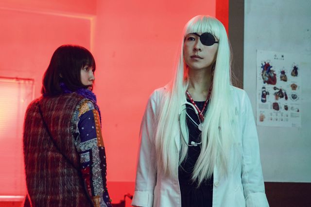 田中哲司のハゲた強面社長姿！【ほか計6枚】『音量を上げろタコ！なに歌ってんのか全然わかんねぇんだよ!!』場面写真（4枚目）