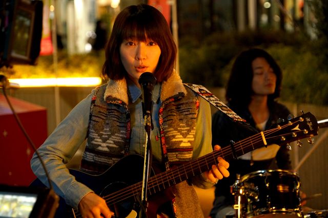 田中哲司のハゲた強面社長姿！【ほか計6枚】『音量を上げろタコ！なに歌ってんのか全然わかんねぇんだよ!!』場面写真（5枚目）