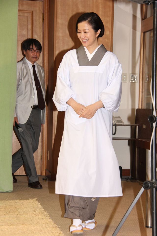 美しすぎるかっぽう着姿…鈴木京香フォトギャラリー（8枚目）