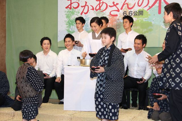 美しすぎるかっぽう着姿…鈴木京香フォトギャラリー（15枚目）