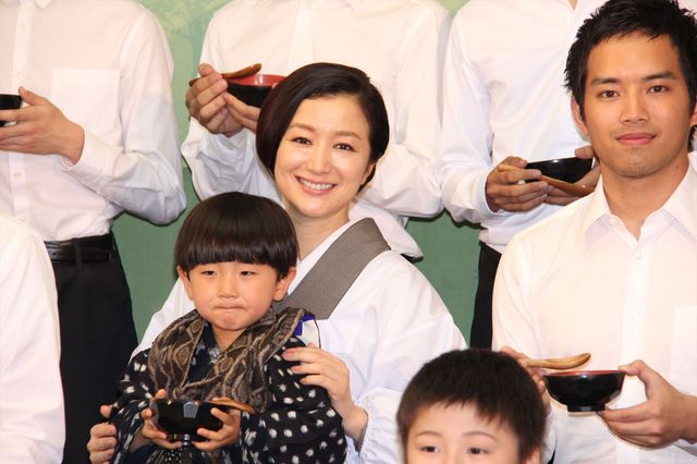 美しすぎるかっぽう着姿…鈴木京香フォトギャラリー（18枚目）