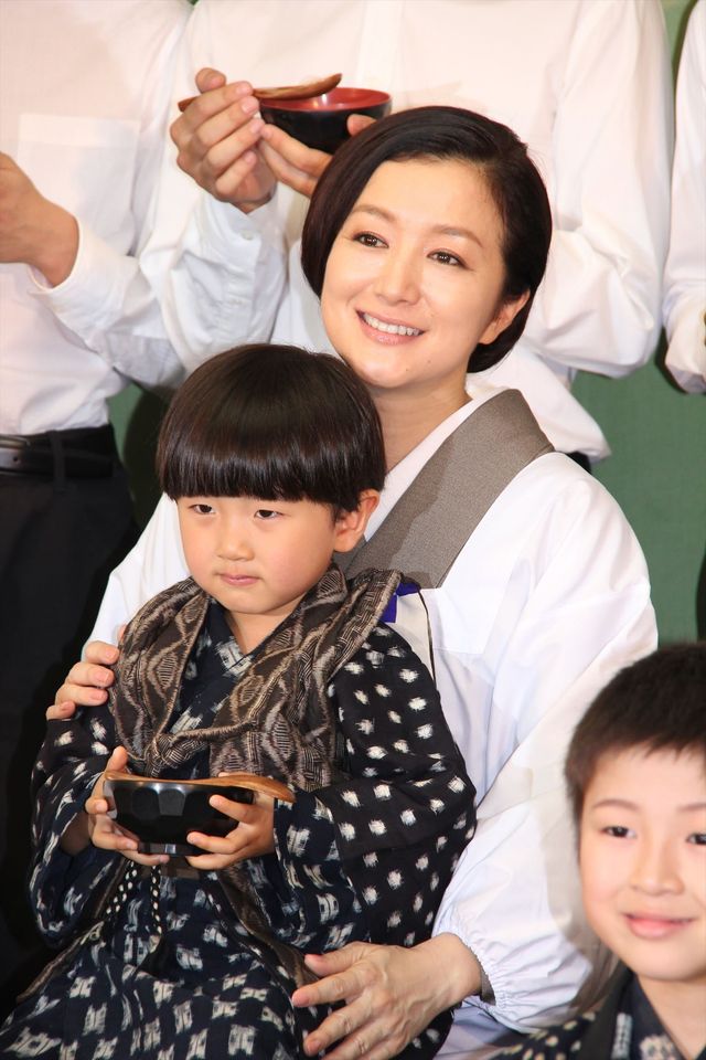 美しすぎるかっぽう着姿…鈴木京香フォトギャラリー