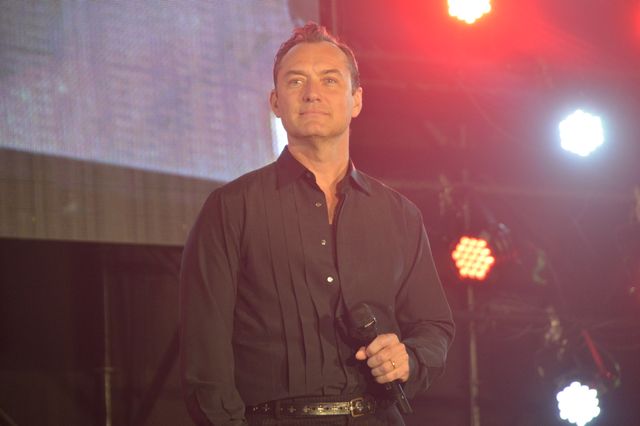 『スター・ウォーズ』ジュード・ロウ＆ジョン・ボイエガ＆ダニエル・ローガンが仲良く自撮り！（8枚目）