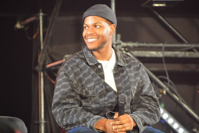 『スター・ウォーズ』ジュード・ロウ＆ジョン・ボイエガ＆ダニエル・ローガンが仲良く自撮り！（12枚目）