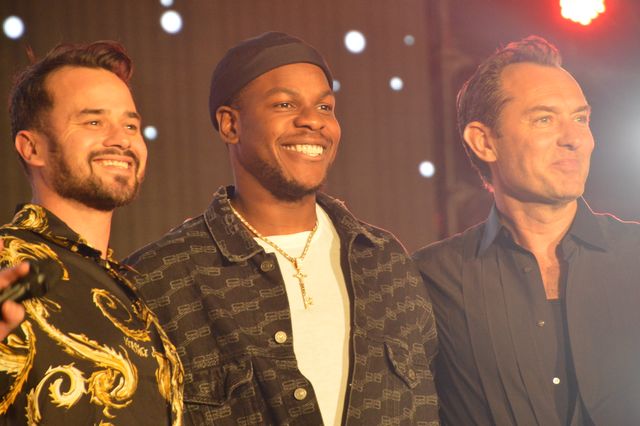 『スター・ウォーズ』ジュード・ロウ＆ジョン・ボイエガ＆ダニエル・ローガンが仲良く自撮り！（16枚目）