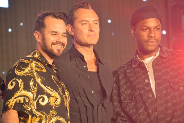 『スター・ウォーズ』ジュード・ロウ＆ジョン・ボイエガ＆ダニエル・ローガンが仲良く自撮り！（18枚目）