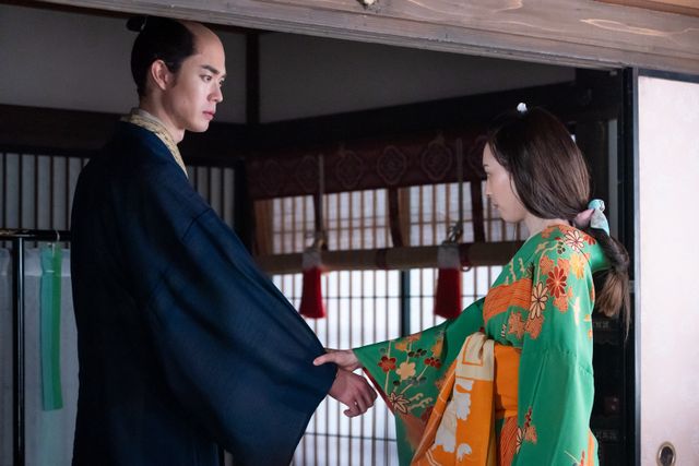 ラブラブな誰袖（福原遥）と意知（宮沢氷魚）…「べらぼう」第25回場面写真（6枚目）