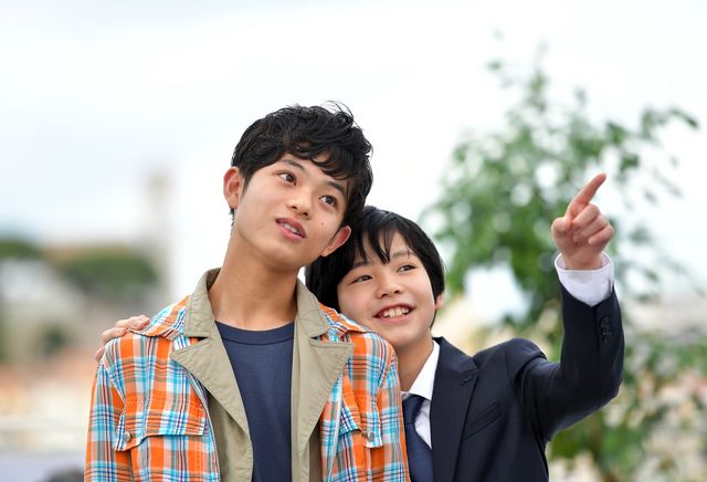 かわいすぎる！カンヌ映画祭フォトコールでの『怪物』柊木陽太＆黒川想矢（6枚目）