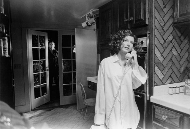 ブギーマンが背後に…『ハロウィン』場面写真（7枚目）