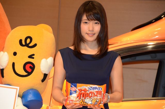 有村架純、2016年の抱負の一文字は「放」！「亀田の柿の種」発売50周年記念イベントギャラリー（3枚目）