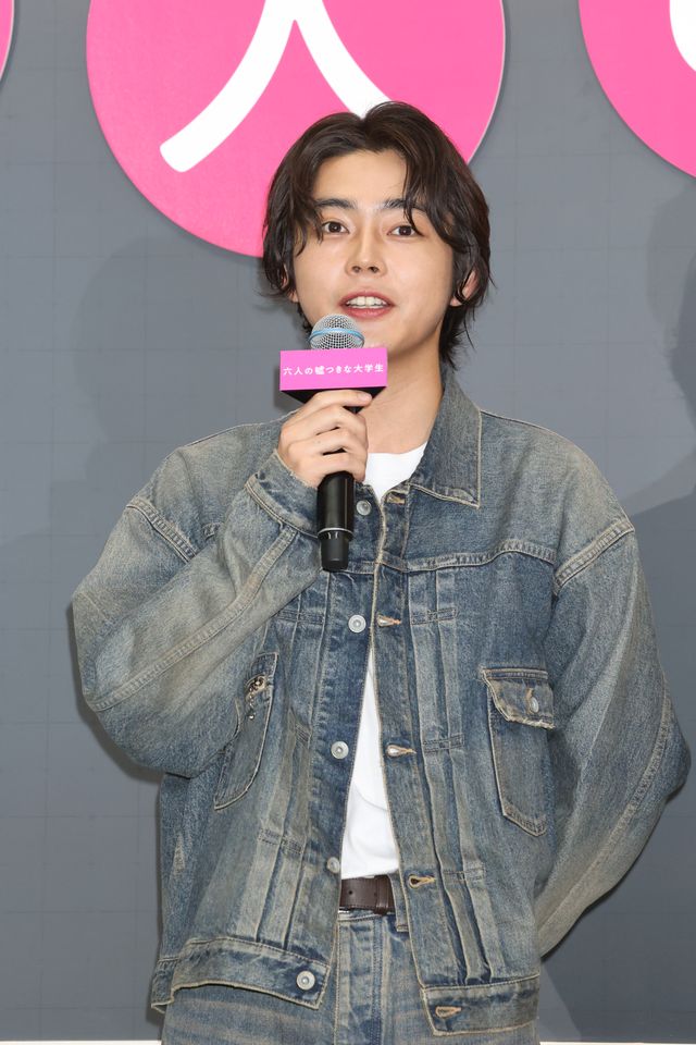 浜辺美波＆赤楚衛二ら明大祭にサプライズ登場！『六人の嘘つきな大学生』公開記念特別授業（11枚目）