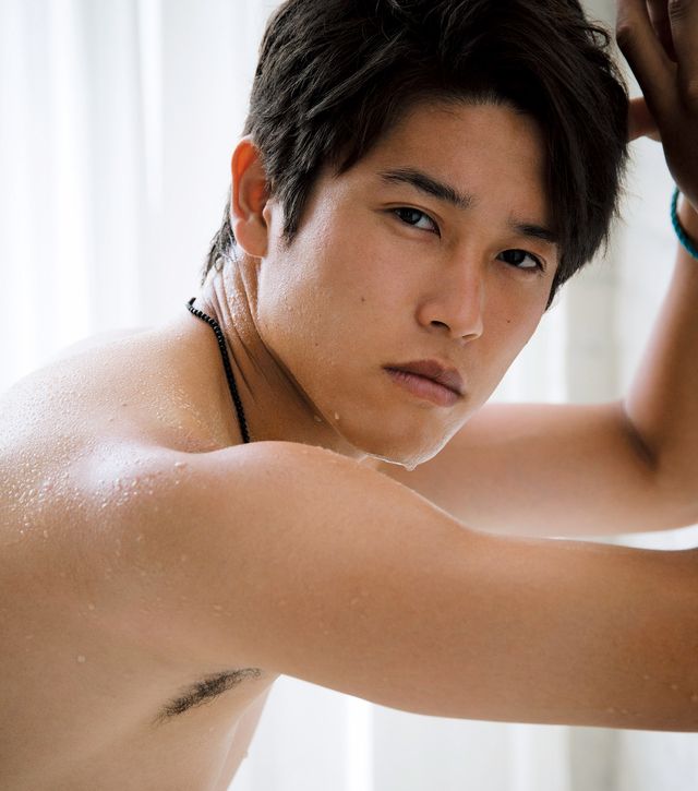 内田篤人選手の肉体美をじっくり……フォトギャラリー（2枚目）