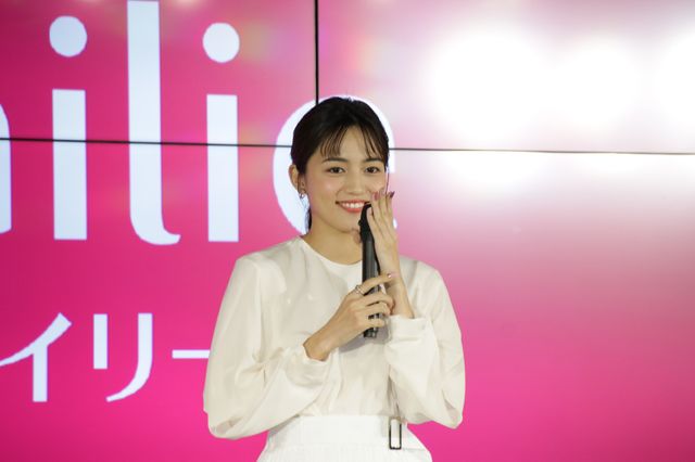 川口春奈、キュートなネイルをお披露目！「ネイリー」新CM発表会：フォトギャラリー