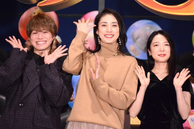 天海祐希＆上白石萌音がノリノリ！『映画「ふしぎ駄菓子屋　銭天堂」』初日舞台あいさつ（4枚目）