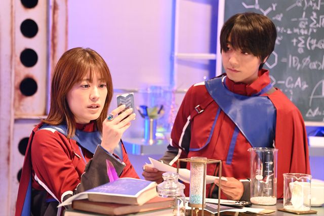 「ガッチャード」錬金服姿のミナト＆鏡花！スピンオフ「冥黒の黙示録　ラケシス」場面写真：フォトギャラリー