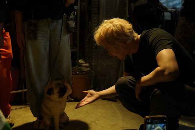 町田啓太、上半身びっしりタトゥー公開　Netflix「九条の大罪」メイキングカット集（4枚目）