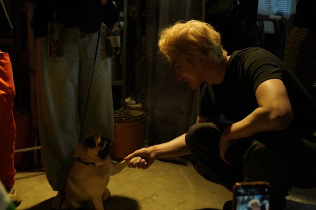 町田啓太、上半身びっしりタトゥー公開　Netflix「九条の大罪」メイキングカット集（5枚目）