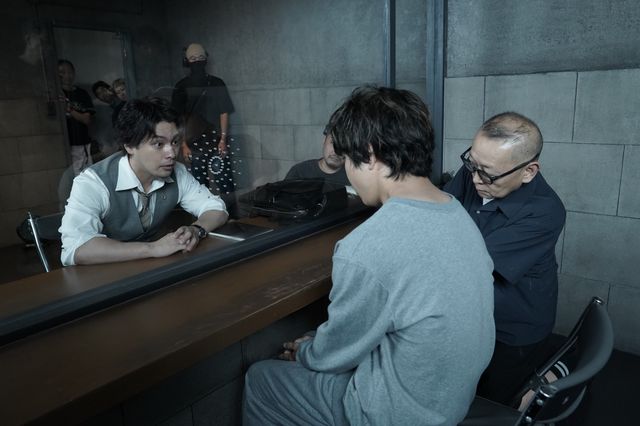 町田啓太、上半身びっしりタトゥー公開　Netflix「九条の大罪」メイキングカット集（9枚目）