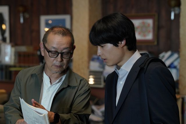 町田啓太、上半身びっしりタトゥー公開　Netflix「九条の大罪」メイキングカット集（16枚目）