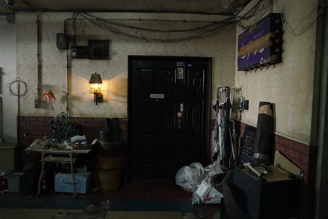 町田啓太、上半身びっしりタトゥー公開　Netflix「九条の大罪」メイキングカット集（24枚目）