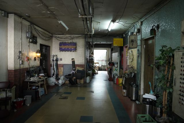 町田啓太、上半身びっしりタトゥー公開　Netflix「九条の大罪」メイキングカット集（25枚目）