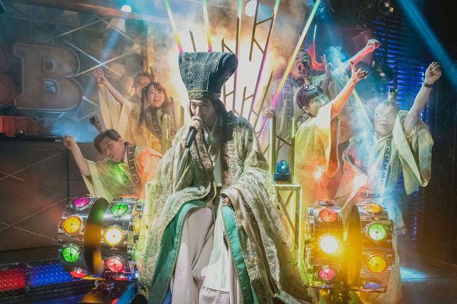 孔明の後ろに……「パリピ孔明」第4話より追加場面写真：フォトギャラリー